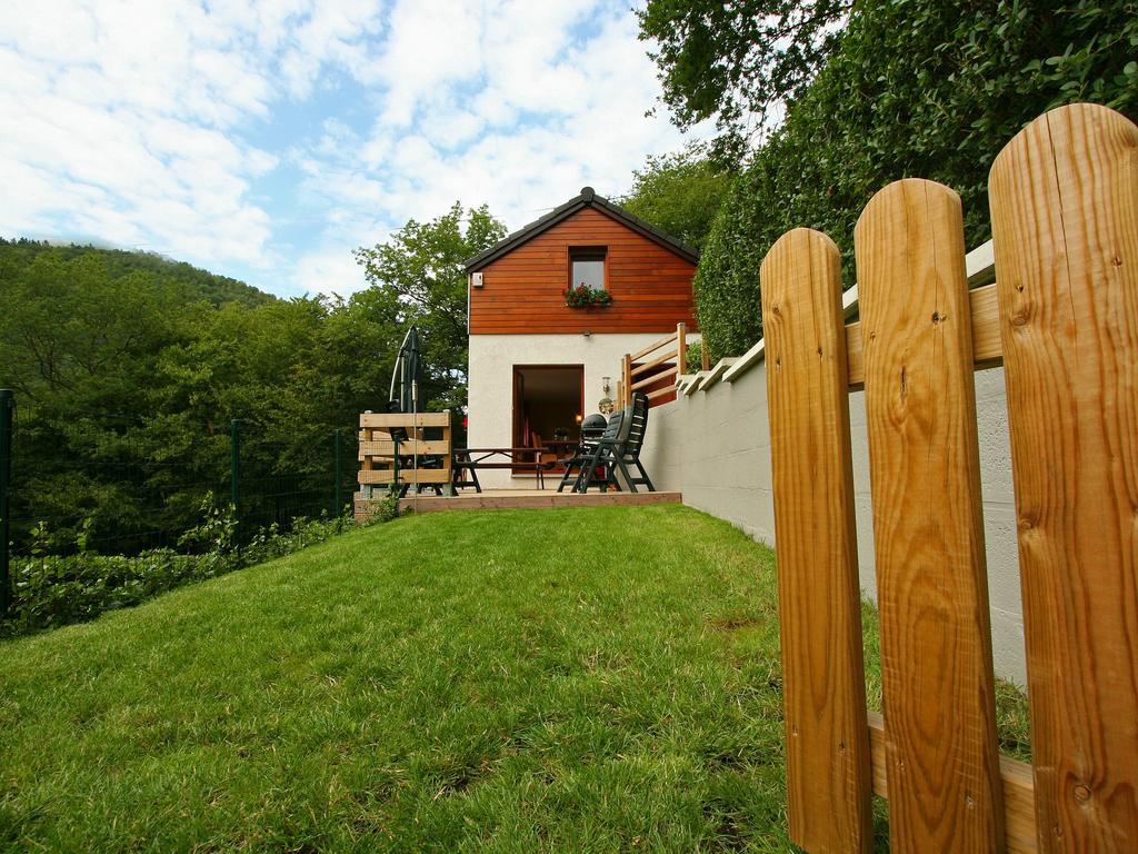 Cottage With A Terrace And A View Of The Valley Эвей Экстерьер фото
