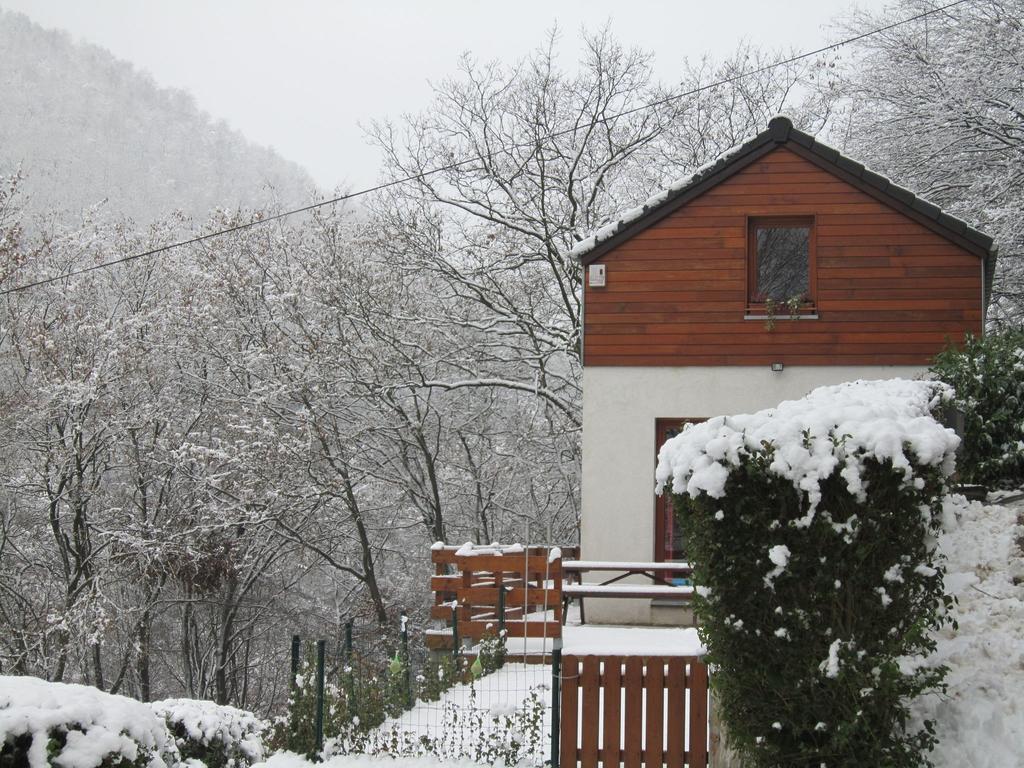 Cottage With A Terrace And A View Of The Valley Эвей Экстерьер фото